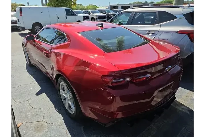 $28990 : Chevrolet Camaro 2024 LT 2dr image 4