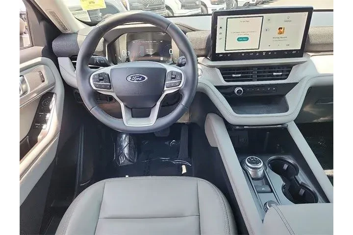 $39388 : Ford Explorer 2025 Active 4d image 4