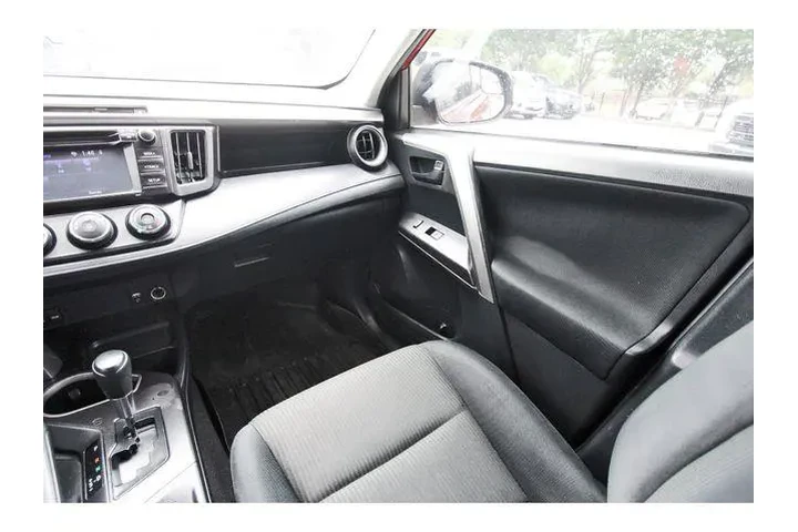 $13500 : Toyota RAV4 2016 LE 4dr SUV image 9
