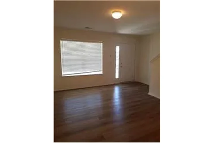 $1650 : Rental property with 2 bedro image 3