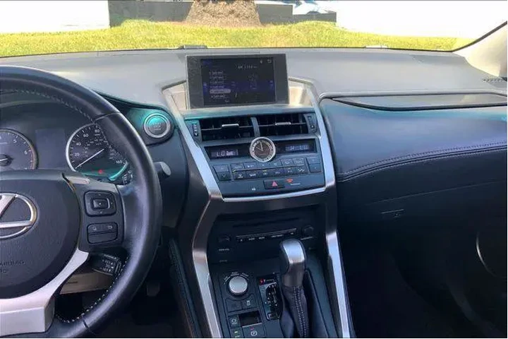 $14985 : Lexus NX 200t 2017 4dr Cross image 6