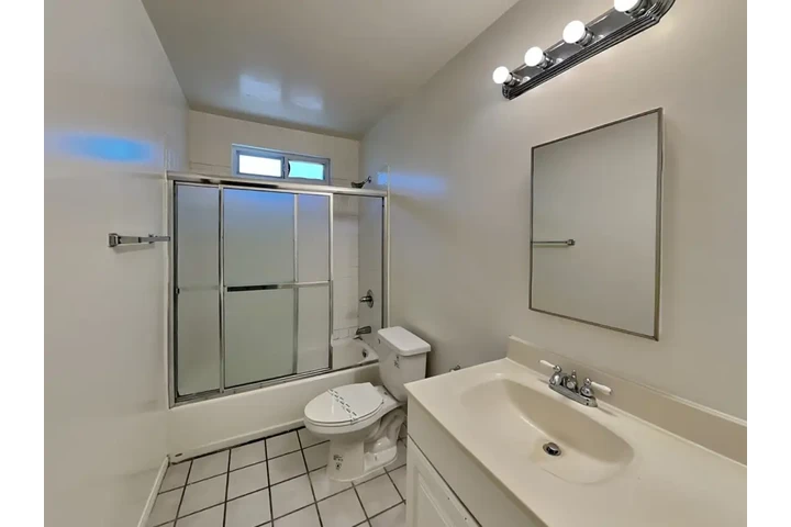 $2000 : 2 BED HOME IN W VERNON AVE LA image 9