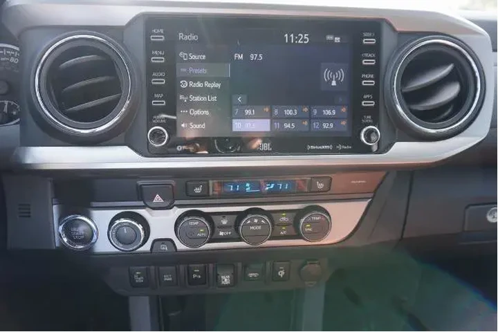 $37488 : Toyota Tacoma 2021 4x4 Limit image 8