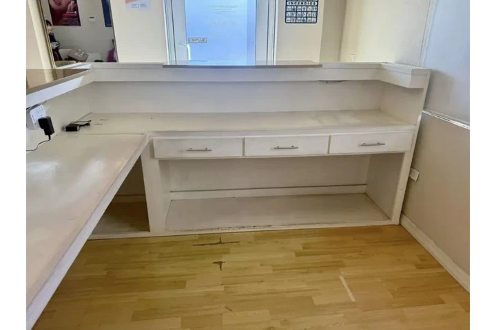 $10000 : Mueble de recepción para ofici image 4