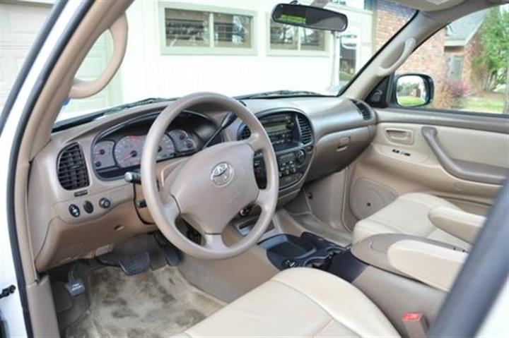 $4100 : —SUV 2005 Toyota Sequoia SR5— image 4