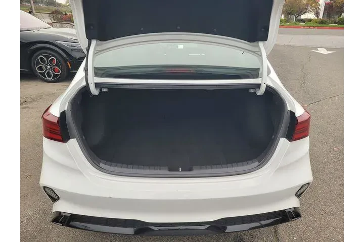 $19716 : Kia Forte 2023 GT-Line 4dr S image 8