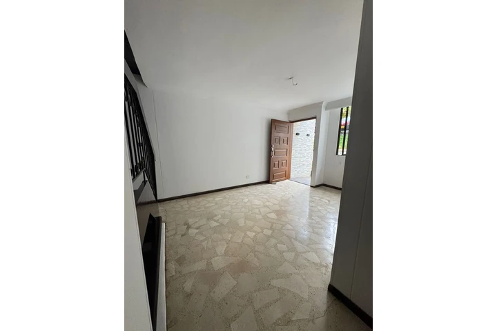 $2500000 : Casa en Conjunto cerrado image 2