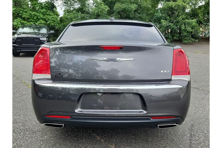 $17695 : Chrysler 300 2019 Limited 4d image 4