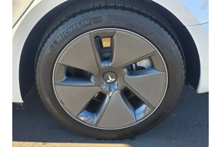 $27992 : Tesla Model 3 2023 4dr Sedan image 9