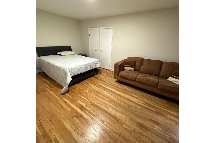 $300 : Rooms For Rent NY. 99 image 8