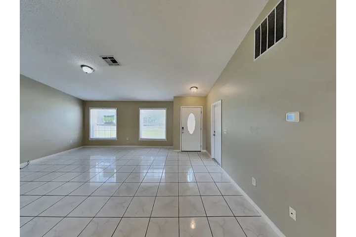 $1000 : 3camas 2baños 1422piecuadrados image 3