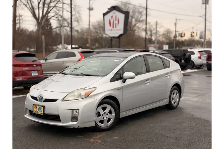 $8800 : 2010 Prius III image 1
