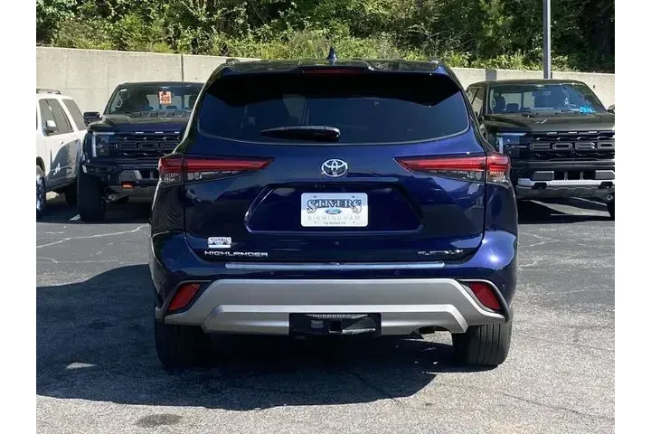 $39931 : Toyota Highlander 2023 LE 4d image 5