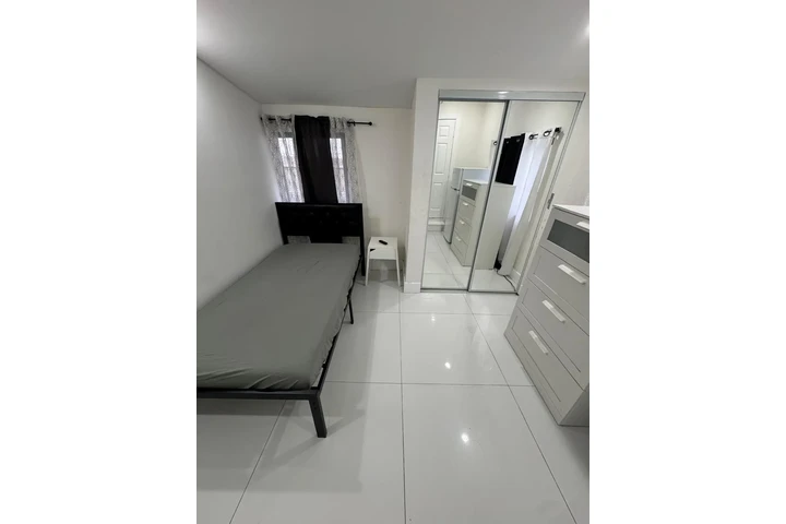 $1000 : Se Renta Habitaciones Duplex image 1