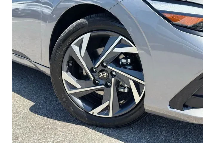 $22999 : Hyundai ELANTRA 2025 Limited image 6