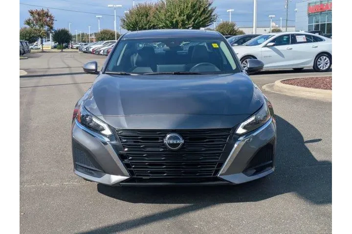 $21792 : Nissan Altima 2023 2.5 SL 4d image 3