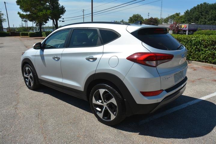 2016 TUCSON Limited image 10