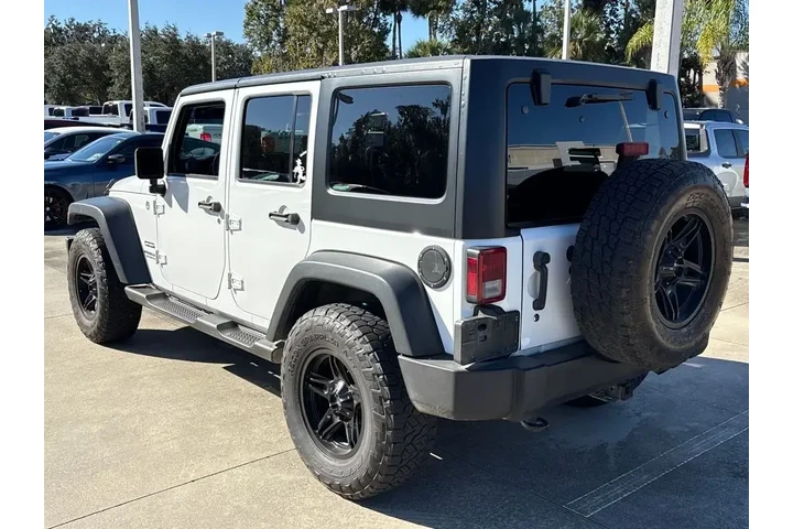 $13400 : Jeep Wrangler Unlimited 2015 image 6