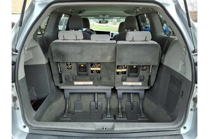 $12999 : Toyota Sienna 2015 AWD LE 7- image 9