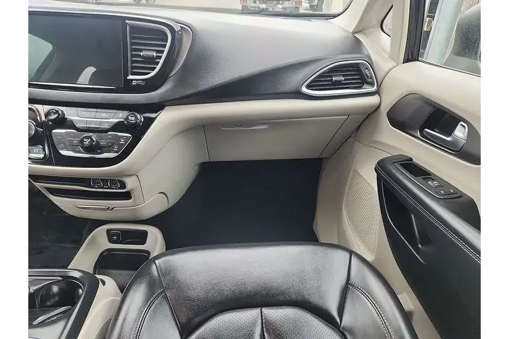 $23990 : Chrysler Pacifica 2023 Touri image 10