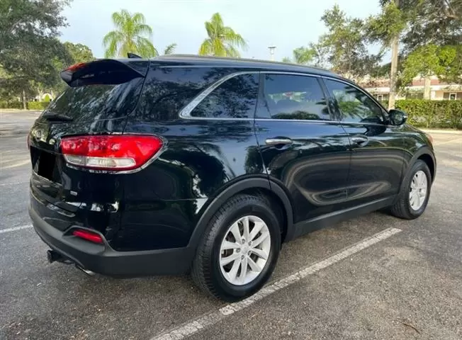 $8000 : 2017 Kia Sorento LX SUV image 5