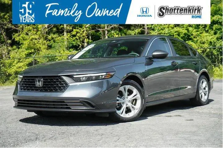 $23865 : Honda Accord 2023 LX 4dr Sed image 1