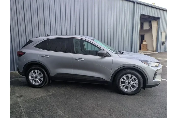 $27485 : Ford Escape 2023 Active 4dr image 3