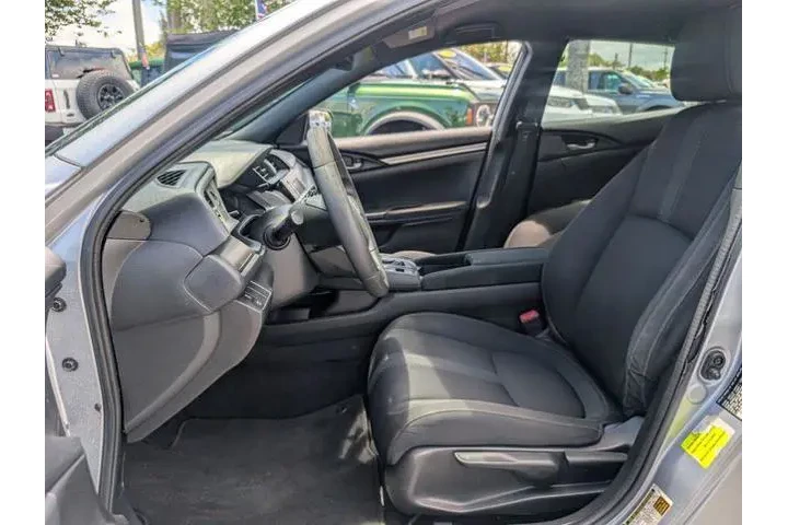 $14697 : Honda Civic 2017 LX 4dr Hatc image 9