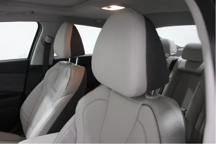 $26989 : Hyundai ELANTRA Hybrid 2025 image 5