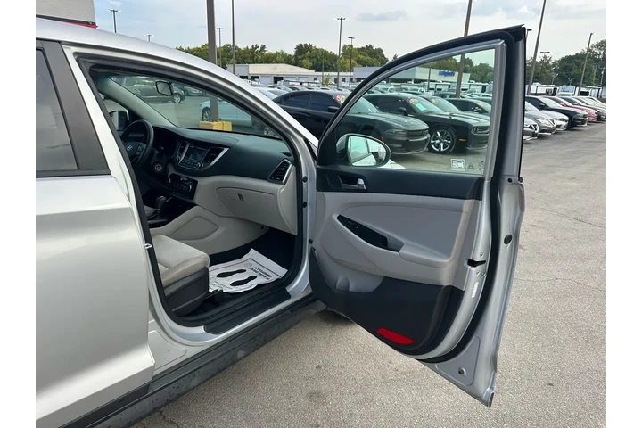 $9980 : 2016 Tucson FWD 4dr SE image 8