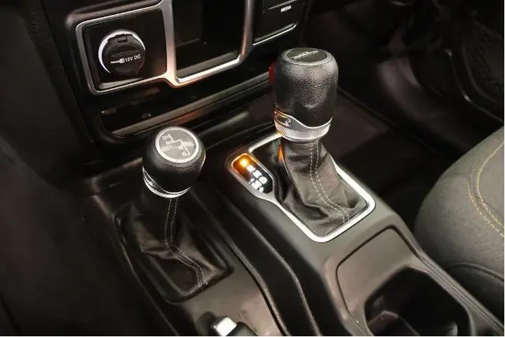 $30998 : Jeep Gladiator 2024 4x4 Spor image 7