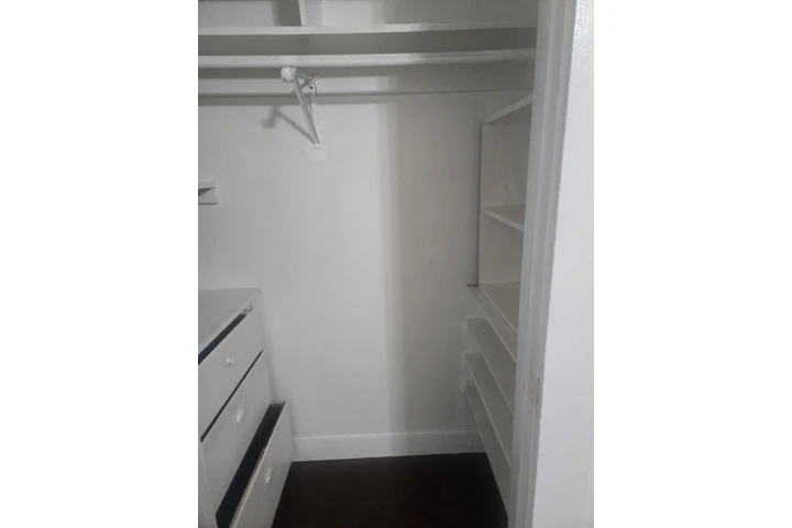 $1000 : CUARTO AMPLIO en RENTA image 4