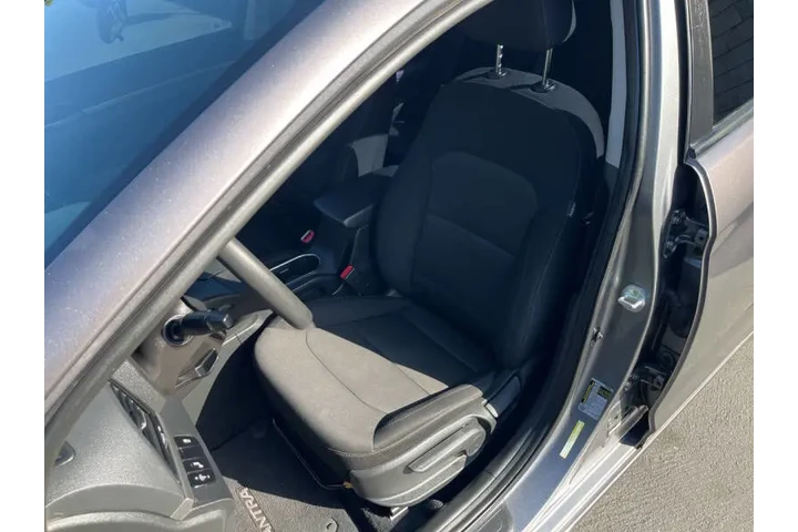 $9995 : 2018 Elantra SEL image 9