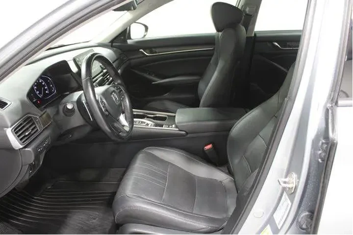 $26989 : Honda Accord 2019 Touring 4d image 3