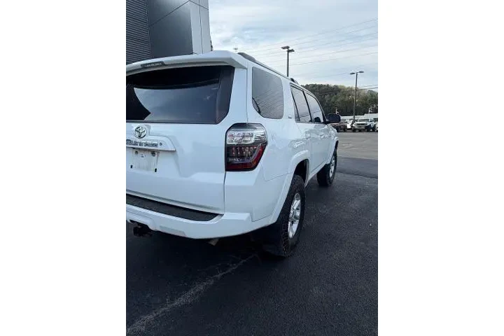 $29677 : Toyota 4Runner 2021 4x2 SR5 image 5