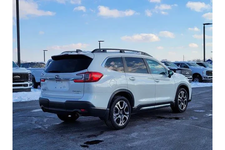 $31981 : Subaru Ascent 2023 AWD Limit image 3