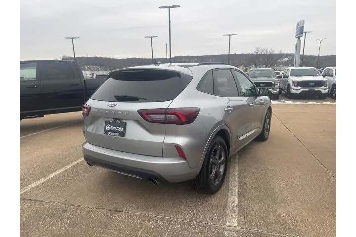 $19795 : Ford Escape 2024 ST-Line 4dr image 5