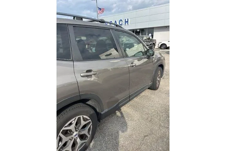 $17800 : Subaru Forester 2019 AWD Pre image 9