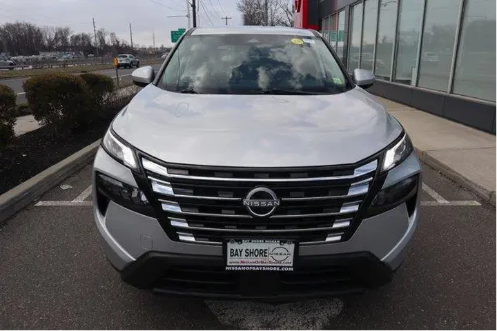 $23257 : Nissan Rogue 2025 AWD SV 4dr image 5