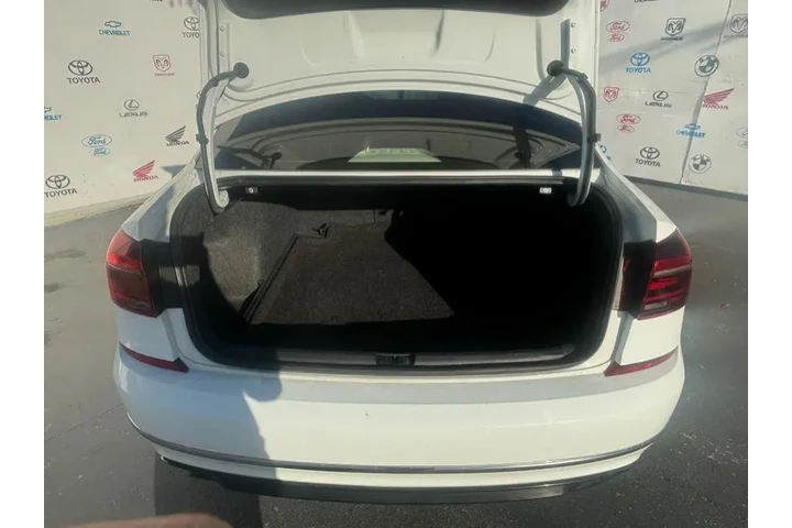 $9995 : 2017 Passat R-Line w/Comfort image 5