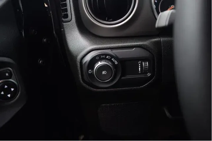 $26500 : Jeep Wrangler 2023 4x4 Sport image 7