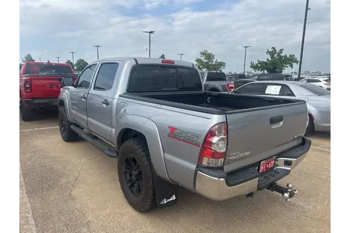 $27995 : Toyota Tacoma 2015 4x4 V6 4d image 2