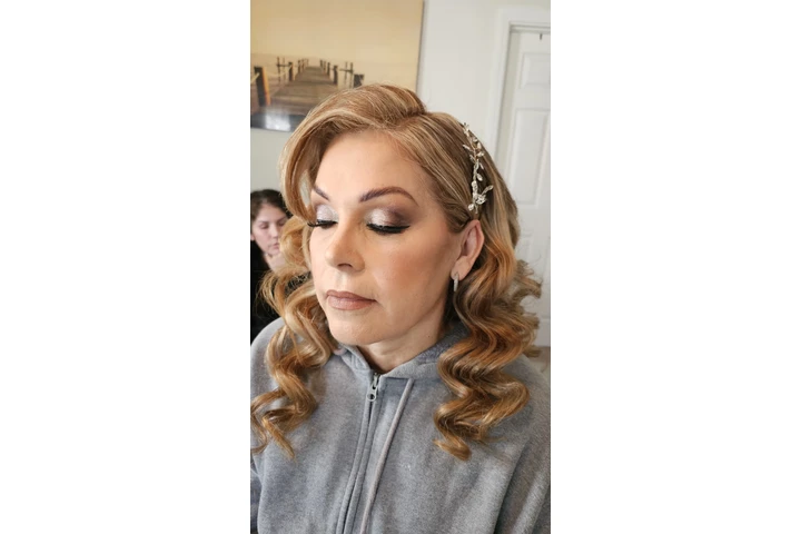 MAQUILLAJE Y PEINADO image 1