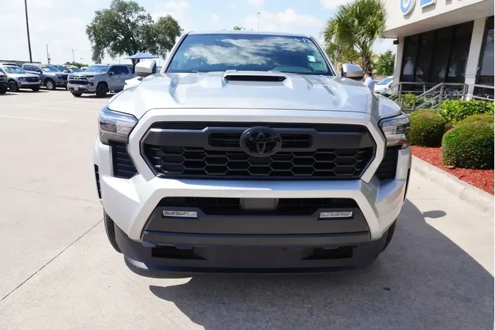 $39725 : Toyota Tacoma 2024 4x2 SR5 4 image 2