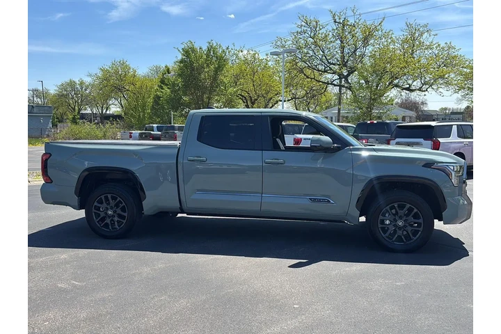 $61278 : Gold Certified 2025 Tundra Pl image 10