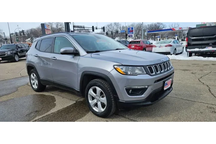 $10990 : 2019 Compass Latitude image 4