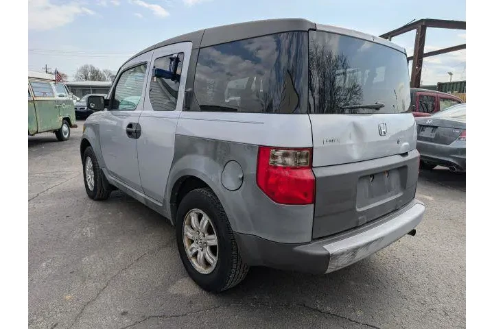 $5700 : Honda Element 2003 DX 4dr SU image 3