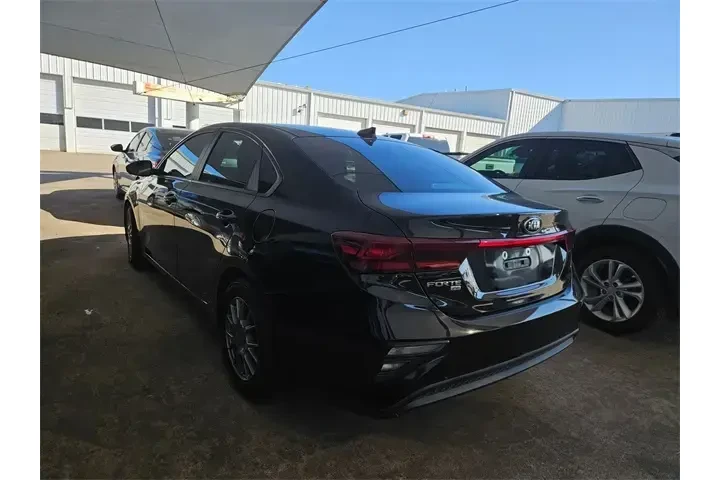 $9987 : Kia Forte 2020 FE 4dr Sedan image 4