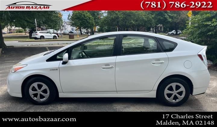 $11900 : Used 2013 Prius 5dr HB Three image 2