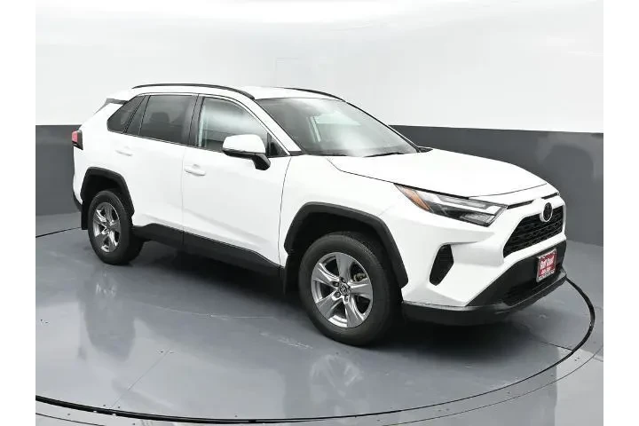 $27015 : Toyota RAV4 2024 XLE 4dr SUV image 2